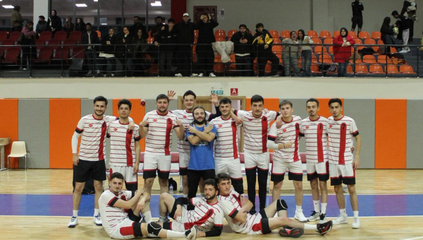 İletişim Fakültesi Erkek Voleybol Takımından Zafer 
